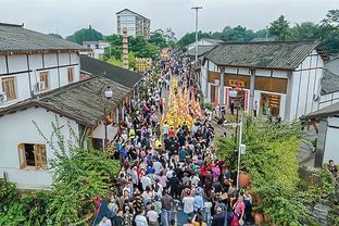 法媒：纳赛尔出席巴萨vs巴黎的午餐会，上周因过开斋节无法参加